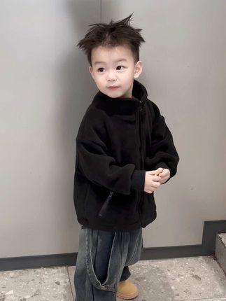 今天也是小帅~#潮童必备 #男童穿搭 #秋冬穿搭 #高品质童装 #萌娃穿搭