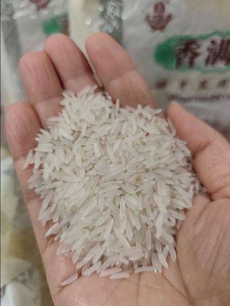 米饭控的哥哥姐姐看过来!2025年新产的江西猫牙米,一定要试试!它是生态梯田晚稻香米,天然环境孕育,米粒饱满又晶莹。 一开袋就有沁人自然米香,蒸煮后口感软糯细腻,老人孩子都爱吃,每粒米都藏着阳光雨露的滋养。 把它端上餐桌,就是舌尖上的田园盛宴,让平凡三餐满是新鲜活力,性价比还超高! #好吃到停不下来#超便宜超划算#猫牙米#优质农产品#妈呀太香了
