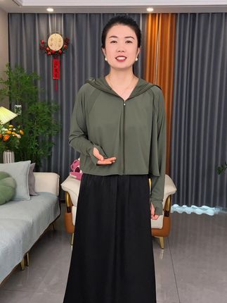 超百搭不挑人的斗蓬#冰丝防晒衣 一个顶多件 好穿还不贵#凉感冰丝防晒衣 #户外防晒衣 #面料柔软舒适 #夏季穿搭