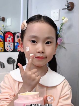 秋冬风冷干燥!孩子皮肤脆弱!多亏有这个#贝德美多效霜 滋润保湿好吸收,多重植萃提取,成分温和,太适合秋冬了#儿童面霜#宝宝面霜#母婴好物