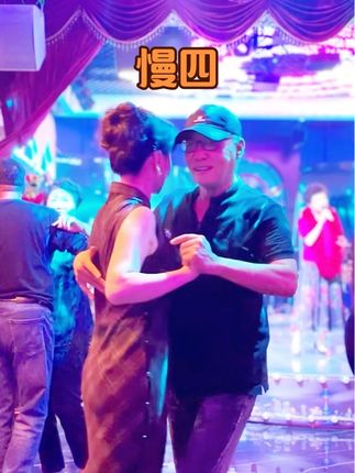 慢四 保持对生活的好奇与热忱,让内心的光芒温暖自己,也照亮他人。橱窗精选好物喜欢自选。#原创作品 #跳舞#旗袍#旗袍姐