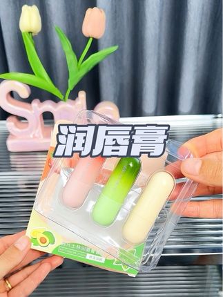 唇膏反季买真划算,这个价到手一盒三支,轻薄滋润不厚重,每个味道都好好闻。#润唇膏 #平价好物分享