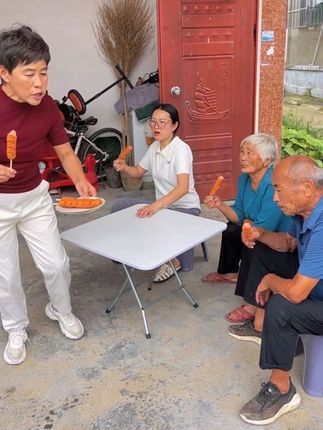 视频同款淀粉肠19块9拍下到手20根,炸,煎都可以,喜欢吃的朋友们拍去吧!