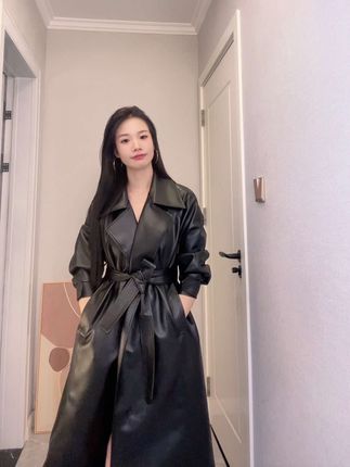 谁懂那种看清了一个人 却放不下的感觉#外套 #皮衣 #皮衣的正确打开方式 #高级感穿搭