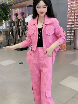 #时髦穿搭 #粉色系 #气质穿搭 #显瘦穿搭 #秋季新款 @DOU+上热门