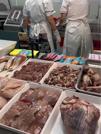 狗狗营养鲜食 我们这款狗狗营养鲜食,可以人食级别的#狗 #狗是人类最忠诚的朋友 #狗狗 #狗狗的心思都写在脸上了 #狗狗鲜食