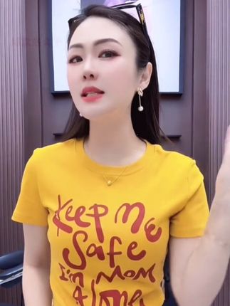 《字母印花》短袖T恤女高弹力修身显瘦清新减龄百搭休闲正肩上衣#夏季新款 #谁穿谁好看 #遮肉显瘦  #洋气减龄  #不挑年龄不挑身材