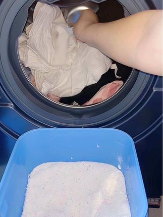 一年四季洗衣液,只要是浅色的我都喜欢放点爆炸盐,冷水速溶,无需热水化开,特别适合各种难洗的污渍,机洗手洗都可以,非常好用#爆炸盐 #洗护好物 #生活好帮手