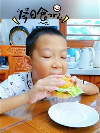 五分钟搞定,孩子早餐很重要,放假也不能松懈,吃点牛肉饼吧#儿童早餐 #儿童早餐吃什么 #暑假吃什么 #牛肉饼 #早餐速食