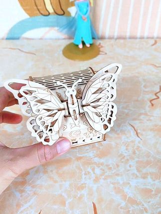 近期很火的木质拼图终于到了,不用剪刀和胶水,它不但能锻炼逻辑思维能力,还能提升专注力,每一个零件都是精致又小巧,特别解压。 #益智玩具 #拼图 #蝴蝶 #手工diy #无限回购的宝藏单品 @DOU+上热门 @DOU+小助手