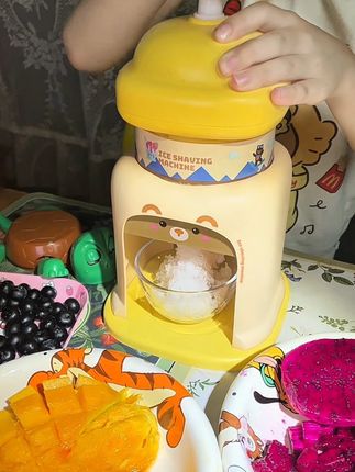 孩子太喜欢这个刨冰机了 好吃好玩还干净#儿童冰淇淋机#刨冰机 #强烈推荐 小朋友太喜欢了 自己在家就能做绵绵冰 加水果和酸奶 太好吃了#儿童玩具