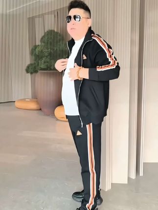 #强烈推荐 #运动服两件套#时尚休闲百搭#帅气十足 #潮男穿搭