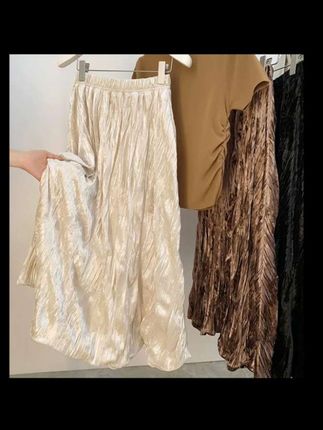 #内容启发搜索 #丝绒褶皱A字半身裙#穿搭 #抖音推广 #看过来 ##万能的抖音 @DOU+小助手