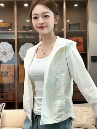 2025早秋新款时尚短款轻薄连帽外套遮阳透气防晒服外套小个子百搭#今日穿搭分享 #减龄显瘦穿搭 #好身材好气质