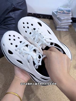亚束你真的是把运动拖鞋玩明白了!真的太好穿了,不会闷脚,超舒服#夏季洞洞鞋 #亚束洞洞鞋 #洞洞运动鞋 #全包拖鞋 #亚束