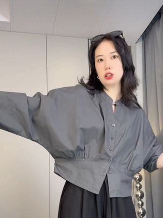韩系休闲秋季新款时尚小众设计感蝙蝠袖衬衫宽松圆领显瘦好看上衣#蝙蝠袖衬衫 #设计感衬衫#衬衫