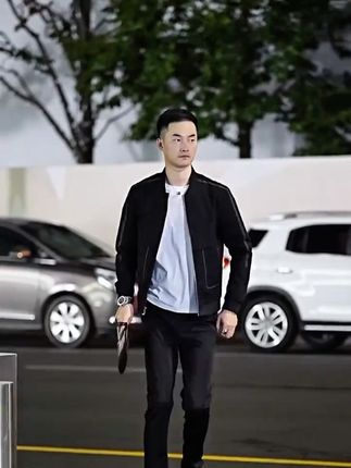 罗宾汉/ROBINHOOD春秋新款休闲外套男薄款夹克痞帅百搭棒球领上衣#穿搭 #面料柔软舒适 #休闲外套 #好物推荐 #显瘦穿搭