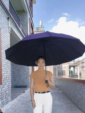 超大大大号晴雨伞 打三个人都没问题 加粗12根龙骨 抗风耐造, 备两把大伞在家里 狂风暴雨也不怕了#大雨伞 #晴雨两用伞 #雨天出行