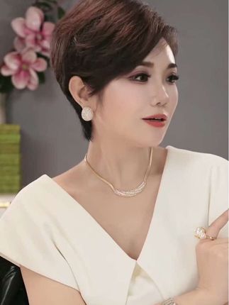 铜合金合成锆石项链 欧美闪钻月牙条纹项链轻奢高级感锁骨链颈链#热门#热门音乐🔥