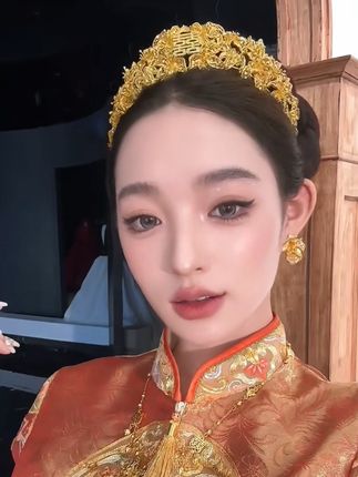 #爱了爱了 #东方美学 #新娘跟妆 #中式新娘造型 #龙凤褂