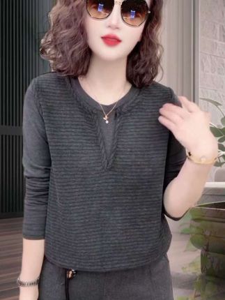 #洋气小衫 #面料舒适透气 #谁穿谁好看 #早秋穿搭 @抖音小助手
