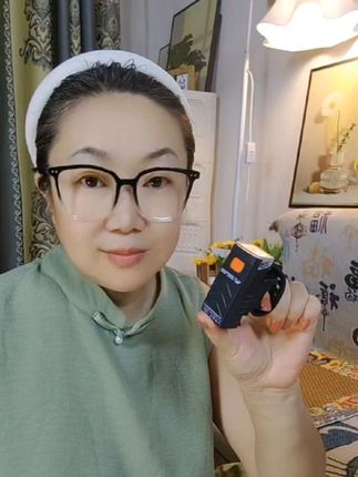 采用高透光灯珠亮亮的 #骑行灯 夜间出行太方便了 #夜间骑行灯 #车把灯 #夜间照明灯 #强光骑行灯