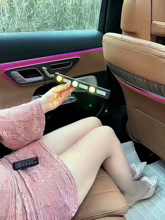 这样的氛围灯有谁不喜欢呢!它安装简单,自己就能安装,豪华美观上档次也太好看了吧#氛围灯 #脚窝氛围灯 #氛围灯效果 #氛围灯改装 #汽车好物
