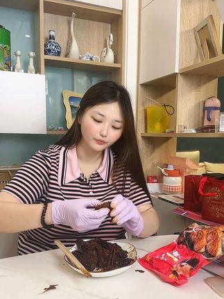 这鸭头实在是太香了,而且还这么便宜 #美食 #美味零食 #哎呀妈呀太香啦 #好物推荐🔥 #好东西一起分享