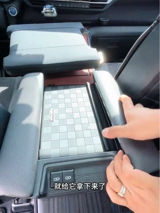 大扶手,装完以后舒适度极高,这个大扶手非常推荐#丰田赛那#格瑞维亚