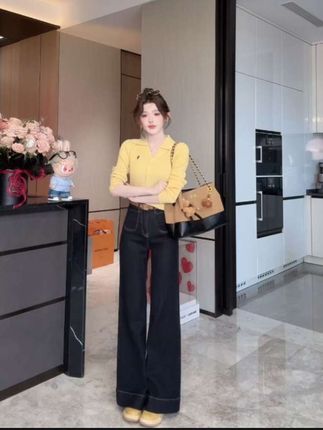 「C位牛仔」#巨显瘦微喇裤版型巨好看#复古色所有衣服都可以搭#美翻了#显高显瘦显腿长 #千寻教你学穿搭