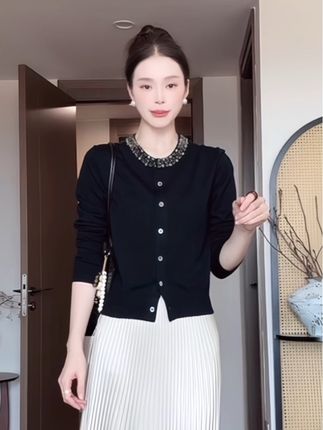A-桑蚕丝上衣针织开衫女2025格雷系针织重工镶钻#高级#气质#时尚#洋气#重工镶钻@DOU+小助手