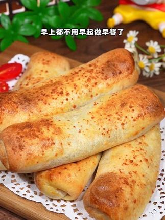 裹满芝士的爆汁牛肉卷,奶香浓郁还拉丝,一口下去真的巨香巨满足!#芝士牛肉卷 #妈呀太香了 #早餐