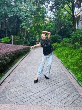 高楼上听一曲琵琶~#古典舞 (念琵琶)编舞@小翟壹仈零 #零基础学舞蹈