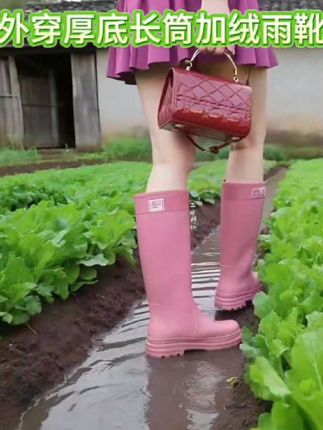 多巴胺新款高筒雨鞋女雨靴外穿厚底水鞋防滑防水长筒加绒胶鞋#今天给大家安利的是多巴胺新款高筒雨鞋。这是一款日式风格的雨鞋,采用了网纱和PVC材质,不仅防水防滑,而且好穿又好看 @巨量千川