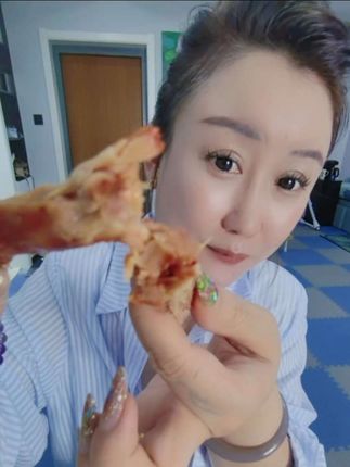 诶呀妈呀,这也太好吃了,肉特别多,嘎嘎香!嗷嗷推荐#烤脖 #卤脖#麻辣小零食#宝妈推荐