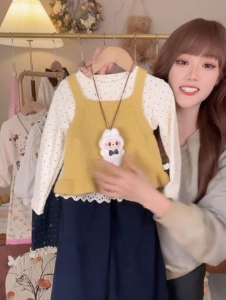 不用搭配的小套装~ 太可爱了,是宝宝喜欢的设计了!#生女儿就要这样穿 #甜美穿搭