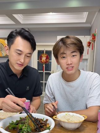 孩子一天不在家吃饭,回来加餐补一补#温馨一家人 #日常生活 #简简单单一顿家常便饭 #山竹汁