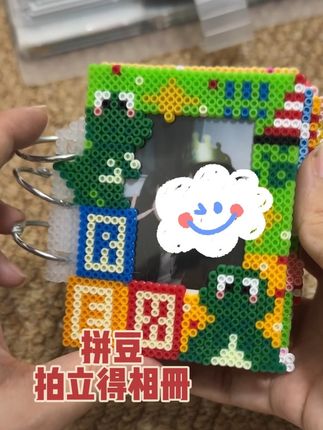 拼豆日记📔拼豆拍立得相册翻翻看 做了一本3寸玩具总动员和一本4寸的~ 实物真的超好看 图纸来源🍠 想要的评论区可以留言~ 大家快去做起来 #我的手工作品 #原创视频 #手艺人在抖音 #手工礼物 #拼豆