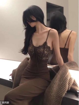 辣妹蕾丝拼接开叉性感包臀收腰气质带胸垫吊带裙连衣裙#女神穿搭 #优雅气质 #辣妹穿搭 #时尚气质穿搭
