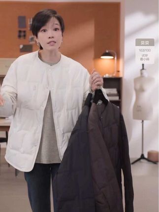 老贝轻薄款羽绒服#轻薄款羽绒服#牛仔裤#轻奢女装 #贝贝女装 #老贝轻奢女装