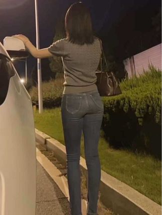 "可笑吧,你待他与旁人不同,但他待你却不如旁人"