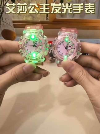 哪个小女生拒绝得了这么可爱的艾莎公主儿童发光手表呀,不仅好看还能看时间真的太喜欢了!#儿童玩具 #发光手表 #艾莎公主 #儿童礼物 #少女心爆棚