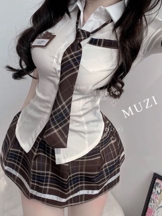 今日扮演 叛逆学姐 #情侣睡衣天花板 #睡前氛围感 #校园恋爱感