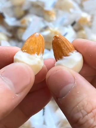 奶香浓郁的网红酸奶巴旦木,颗颗饱满,独立包装,一口奶豆坚果,超解馋!#网红酸奶巴旦木 #抖音小零食 #好吃到停不下来 @DOU+小助手