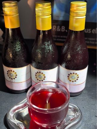 闺蜜推荐的果酒真的不错 一口下去有浓浓的树莓味#树莓酒#果酒