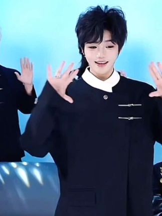 #时尚穿搭 #显瘦显高显腿长 #气质穿搭       时尚豹纹弯刀休闲裤秋冬新款加绒高腰显瘦窄版阔腿裤