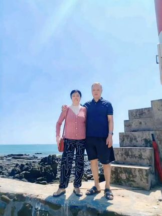 #万能的抖音 #A1热门玩法#老公摘下月亮送我。