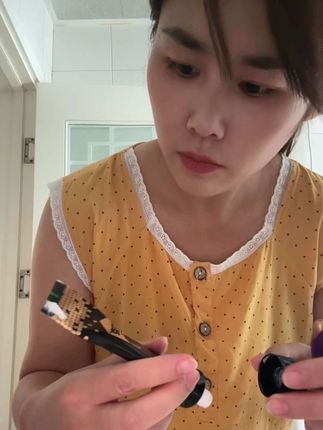 这款蜂毒牙膏真的很好用,薄荷味,留香时间长。