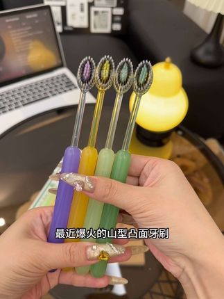知道你们都不缺牙刷,但我猜你们该换了!一两个月不换了,牙刷用起来真的很脏!赶紧试试最近爆火的山型凸面牙刷!用一次就离不开了!#牙刷 #山型凸面牙刷 #凸面牙刷 #超便宜超划算