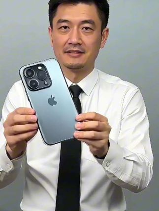 手机壳选不对,烦恼一堆堆!但选了这款AG磨砂壳,直接开启“爽局”: 想盘手机?AG磨砂手感丝滑,指纹“滑”不走~ 手滑党慌啥?“真防摔”buff 拉满,摔机秒变“无效操作”! 日常造它?耐磨属性在线,用再久都像新的! 快给手机换个“保命+省心”搭子,一起告别用机小烦恼~#高端大气 #爱了爱了 #太喜欢了 #手机壳